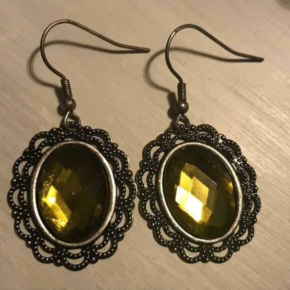 Romantic vintage look, green yellow earrings, regency, victorian, Austen vtg - Picture 2 of 4